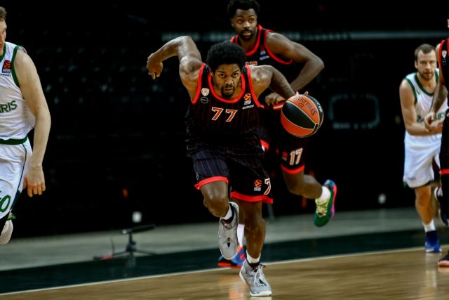 Ο Ολυμπιακός «χάρισε» τη νίκη στη Ζαλγκίρις