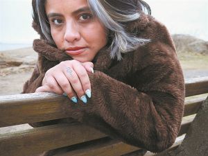 «H ταυτότητα που με ακολουθεί σαν ημικρανία, είναι ότι είμαι η κόρη μεταναστών»