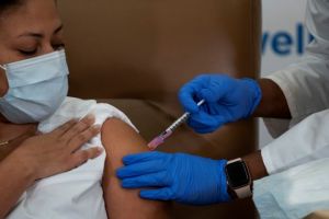 Προστασία πιθανώς για δύο χρόνια από το εμβόλιο της Moderna