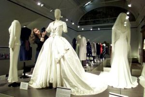 Έρχεται ειδική ρύθμιση για τα καταστήματα νυφικών