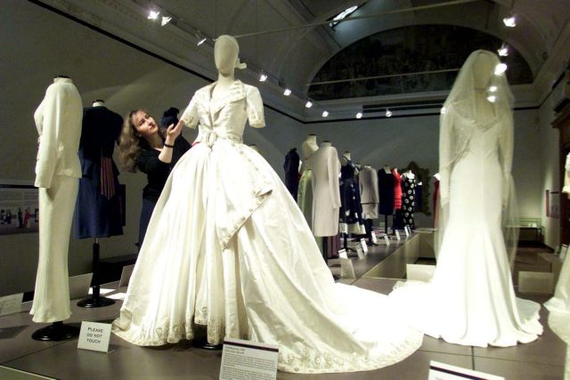 Έρχεται ειδική ρύθμιση για τα καταστήματα νυφικών