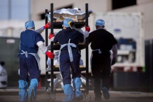 Η πανδημία σαρώνει τις ΗΠΑ : Σχεδόν 4.500 θάνατοι και 235.000 κρούσματα σε 24 ώρες