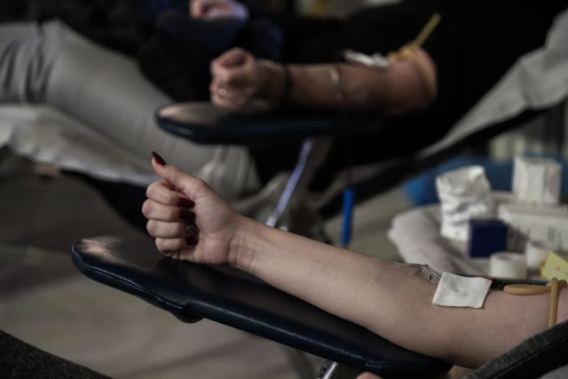 Μόσιαλος: Πώς αλλάζει ο μαζικός εμβολιασμός την αιμοδοσία
