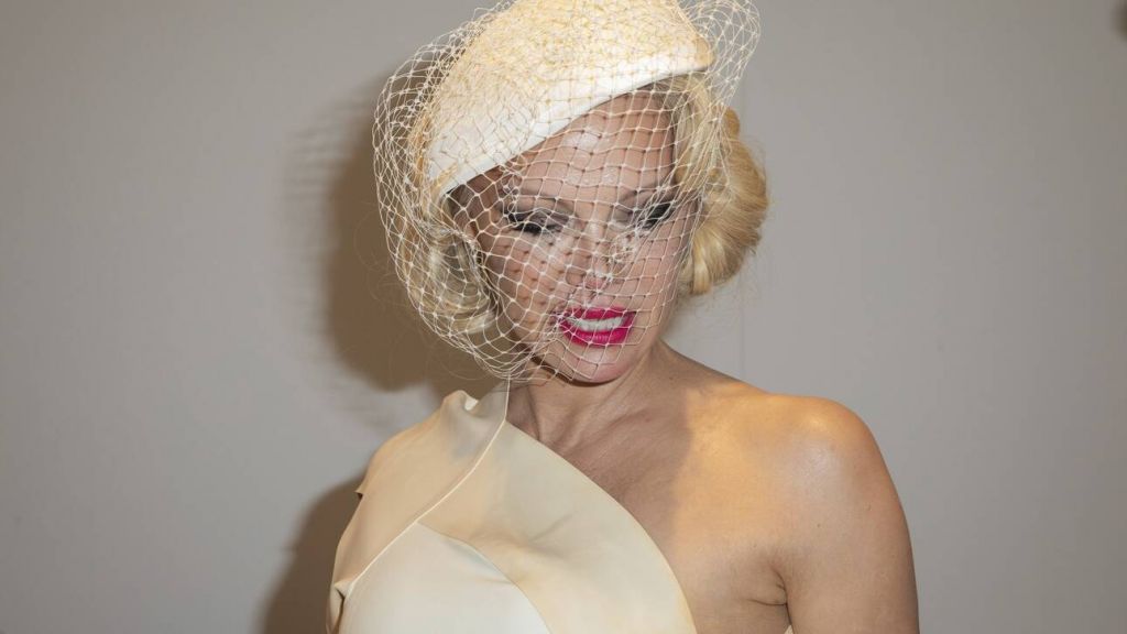 «Η Πάμελα Άντερσον μου έφαγε τον άνδρα» καταγγέλλει η πρώην του νέου συζύγου της σταρ