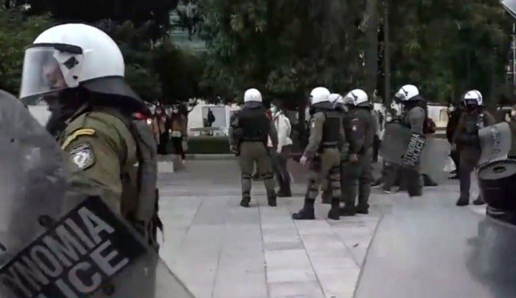 Χημικά και κυνηγητό στο κέντρο της Αθήνας σε συγκέντρωση για τον Κουφοντίνα