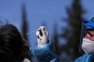 Κοροναϊός : Οι τρεις νάρκες στην Αττική που μπορεί να πυροδοτήσουν την πανδημία