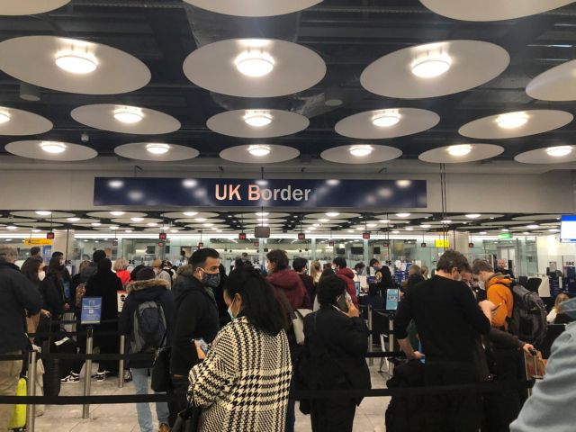 Βρετανία : Αποφασίζονται νέοι ταξιδιωτικοί περιορισμοί – Τη Δευτέρα η κρίσιμη σύσκεψη