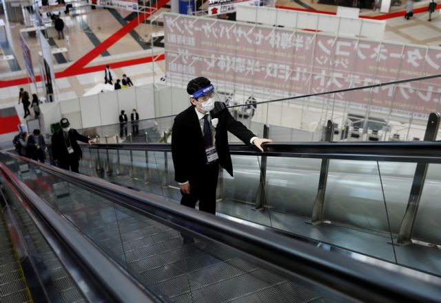 Η ομιλία σε κλειστό χώρο μπορεί να εξαπλώσει τον κοροναϊό όσο ο βήχας