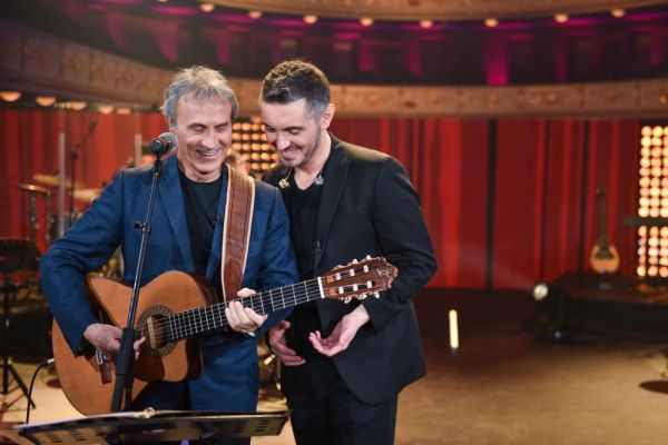 Σπίτι με το MEGA: Μοναδικές ερμηνείες από Χατζηγιάννη, Πρωτοψάλτη, Νταλάρα και Αλευρά