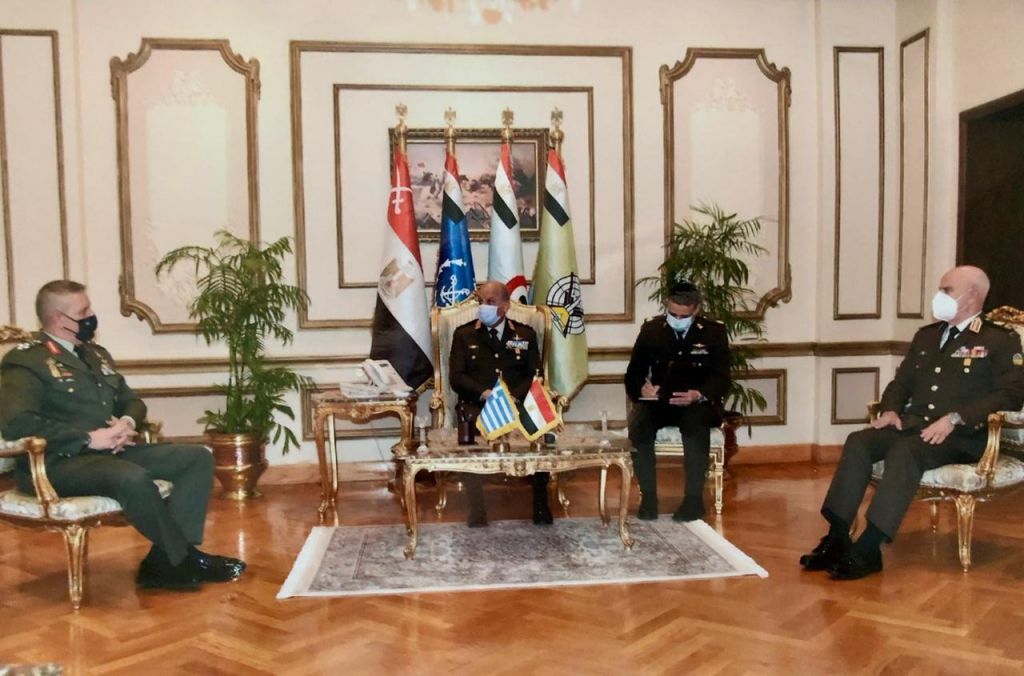 «Εξαιρετικά σημαντικές συναντήσεις» του έλληνα αρχηγού ΓΕΕΘΑ στην Αίγυπτο