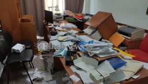 Άγνωστοι έκαναν γυαλιά καρφιά το Εργατικό Κέντρο