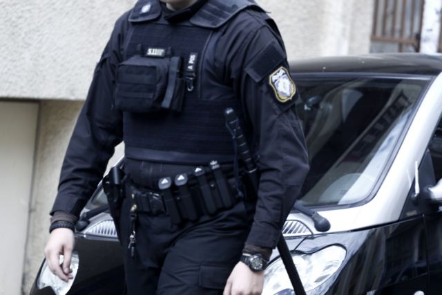 Θεσσαλονίκη : Καρέ – καρέ η άγρια ληστεία με καραμπίνα σε σουπερμάρκετ στον Εύοσμο