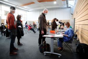 Γαλλία, ο μεγάλος ασθενής της Ευρώπης στους εμβολιασμούς