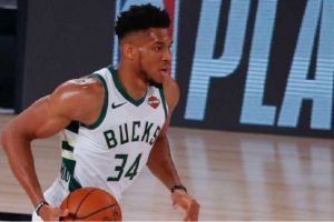 Ο Γιάννης Αντετοκούνμπο εξηγεί πώς οδηγήθηκαν οι παίκτες στην απόφαση να γονατίσουν