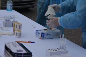 Δοκιμάζεται τεστ που ανιχνεύει ποιοι ασθενείς κινδυνεύουν από σοβαρές επιπλοκές της Covid-19