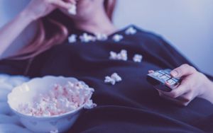 Η τηλεόρασή σου είναι το νέο… σινεμά! Δες πώς θα τη «μεταμορφώσεις».