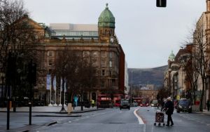 Κοροναϊός : Αναζωπύρωση της πανδημίας στην Ιρλανδία μετά τα Χριστούγεννα