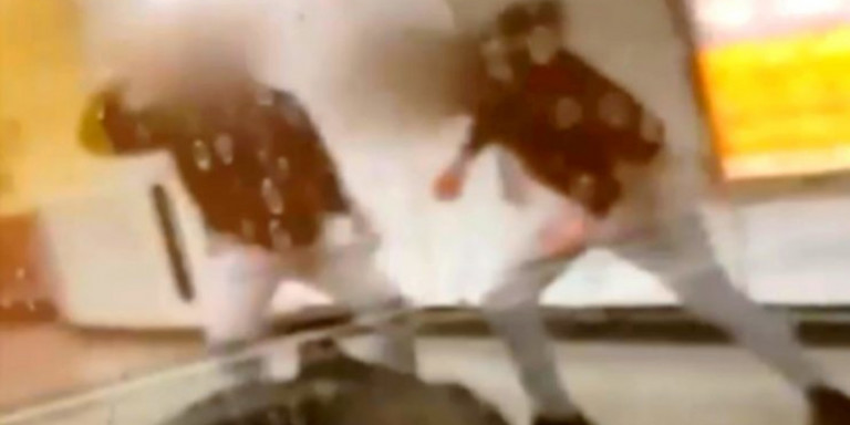 Επίθεση στο Μετρό : Συγκλονίζει ο σταθμάρχης – «Φώναζα φτάνει, νόμιζα ότι θα μείνω ανάπηρος»