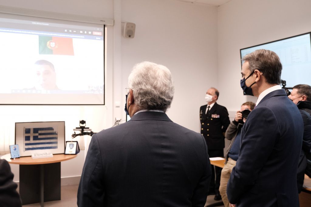 Με μέλη της πορτογαλικής ακτοφυλακής που επιχειρούν στη Λέσβο συνομίλησε ο Μητσοτάκης