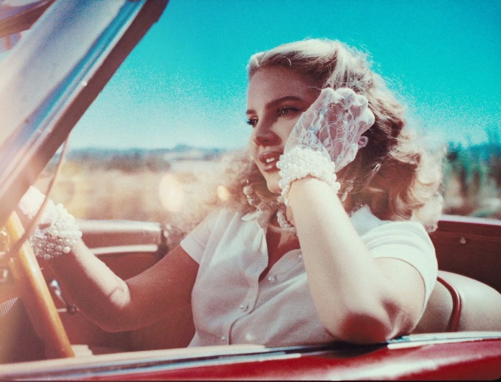 Λάνα Ντελ Ρέι : Δείτε το νέο βιντεοκλίπ του «Chemtrails Over the Country Club»