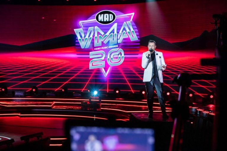 Με εντυπωσιακό χορευτικό εμπνευσμένο από την πανδημία ξεκίνησαν τα MAD Video Music Awards 2020 | tanea.gr