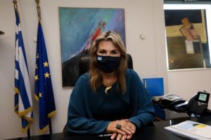 Ανασκεύασε η Ζέττα Μακρή για τα πρόστιμα σε μαθητές