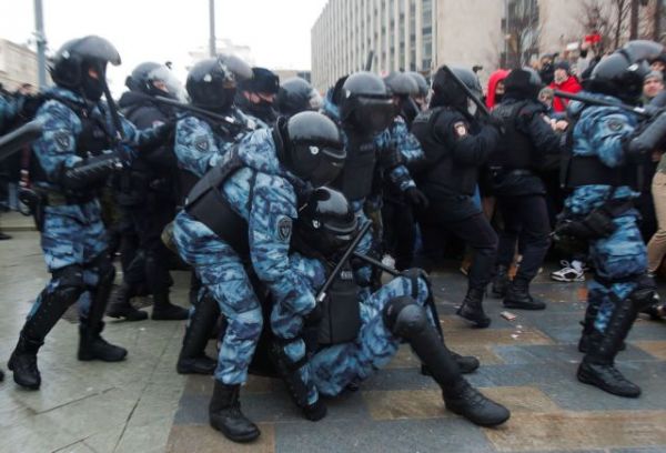Καταγγέλιες για δυσανάλογη χρήση βίας στις διαδηλώσεις υπερ Ναβάλνι