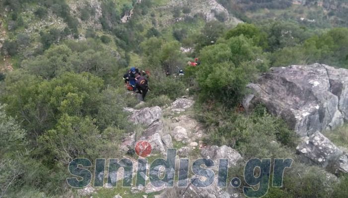 Νεκρός ανασύρθηκε 71χρονος από δύσβατη τοποθεσία στην Κλεισούρα | tanea.gr