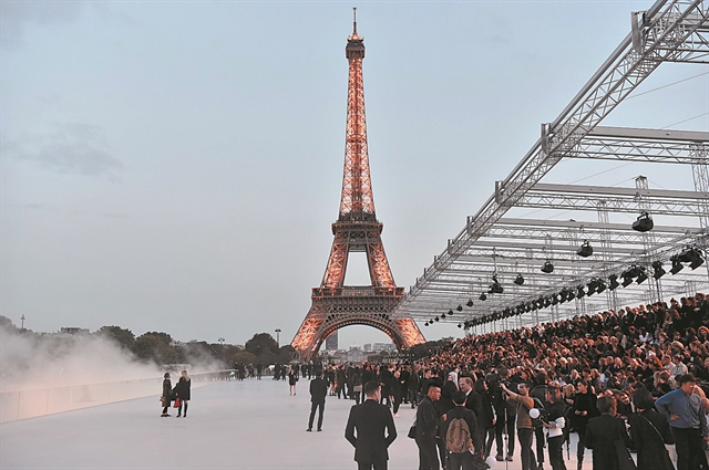 Ο οίκος Saint Laurent και η μαγεία του fashion φιλμ…