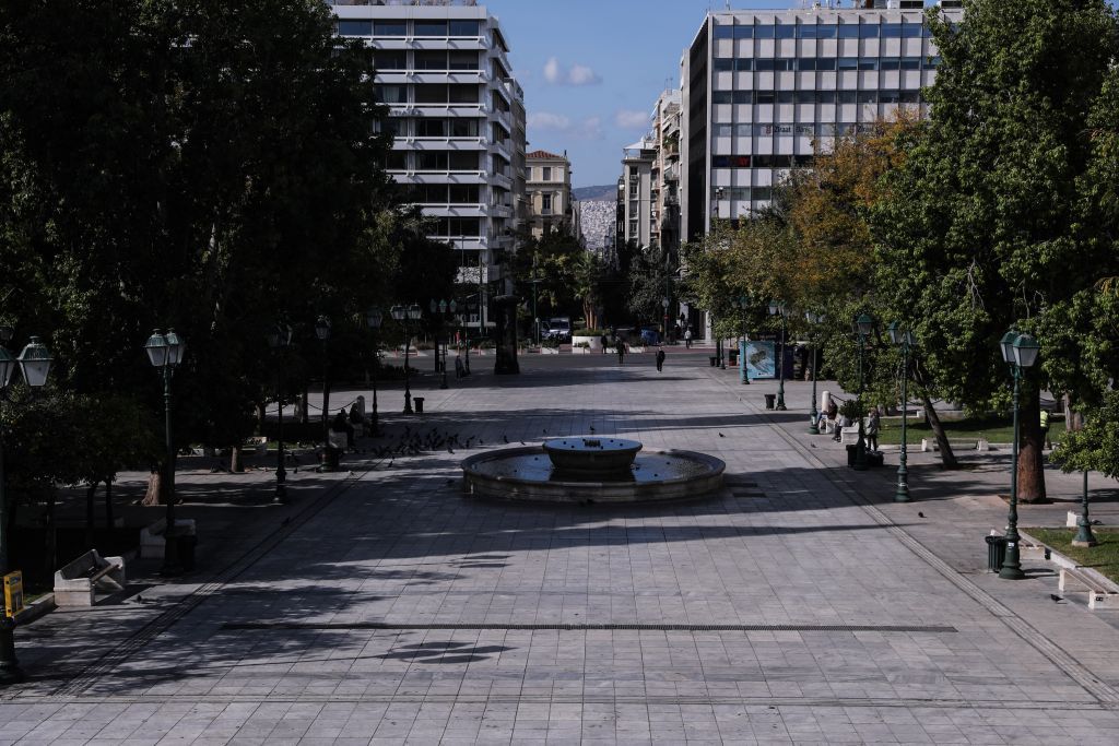 Κοροναϊός : Οι μεταλλάξεις και ο χειμώνας «τρομοκρατούν» τους ειδικούς