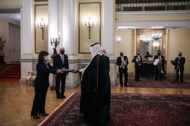 Διαπιστευτήρια νέων πρέσβεων στη Σακελλαροπούλου