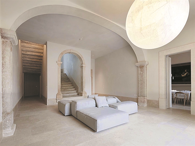 Οι ολόχρυσες, πανέμορφες, χειροποίητες άμαξες…