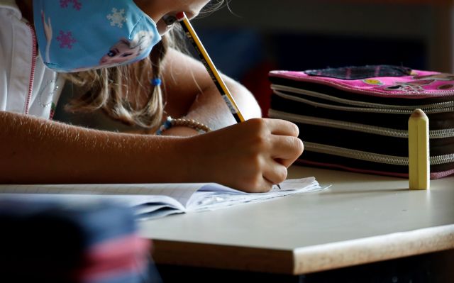 Άνοιγμα σχολείων : Επιστροφή στις τάξεις για τους μικρούς μαθητές με μάσκα, αντισηπτικά και… κουβέρτα | tanea.gr
