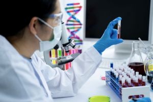 Περισσότεροι από 322.000 επιστήμονες σε όλο τον κόσμο δημοσίευσαν κάτι για τον κοροναϊό το 2020