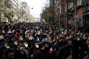 Πολιτική αναμέτρηση για πανεπιστήμια και απαγορεύσεις συναθροίσεων
