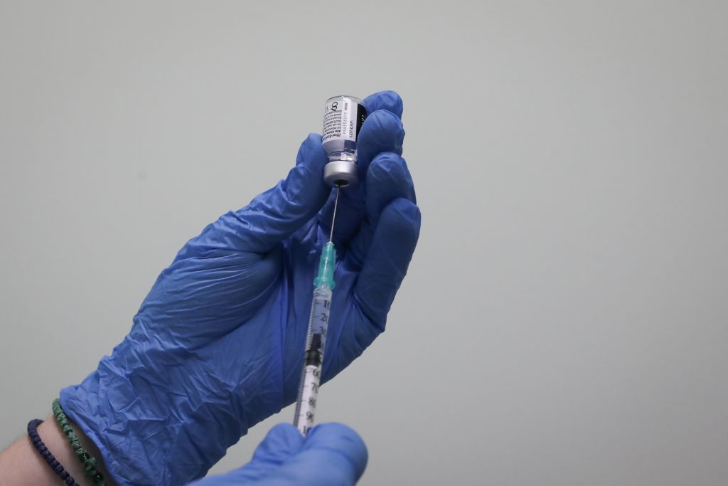 Εμβόλιο : Λιγότερες από τις αναμενόμενες δόσεις έλαβε η Ελλάδα
