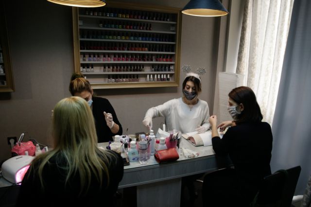 Ανοιχτό το ενδεχόμενο να ανοίξουν και τα κομμωτήρια και τα νυχάδικα από Δευτέρα