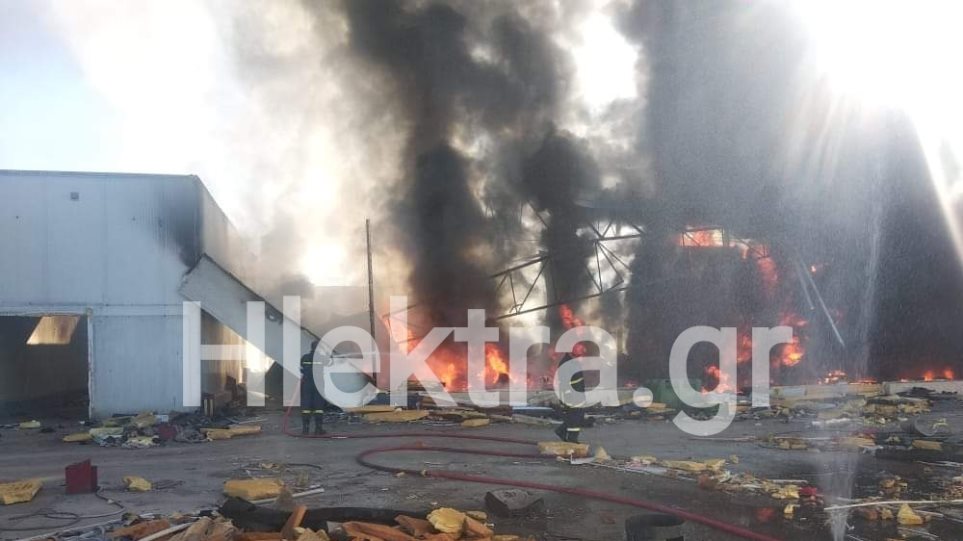 Φωτιά σε εγκαταλελειμμένο συσκευαστήριο στο Ζευγολατιό Κορινθίας