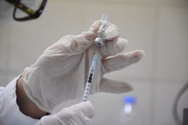 Απίστευτη καταγγελία Βασιλακόπουλου για τον γιατρό στην Κέρκυρα: Δεν παρέλυσε από το εμβόλιο – Εχει διαταχθεί σε βάρος του ΕΔΕ