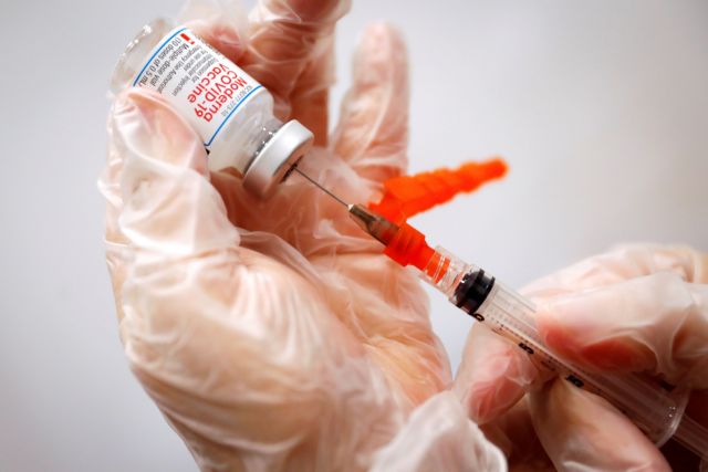 Θεμιστοκλέους : Αυξάνονται κατά 212.000 οι δόσεις εμβολίου από την AstraZeneca
