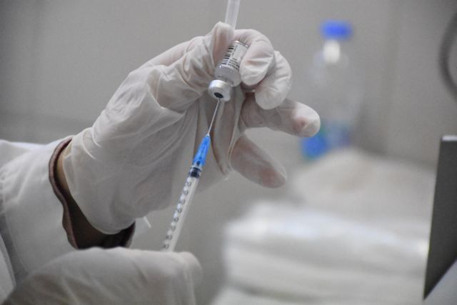 Το εμβόλιο της AstraZeneca τροποποιεί την επιχείρηση «Ελευθερία»