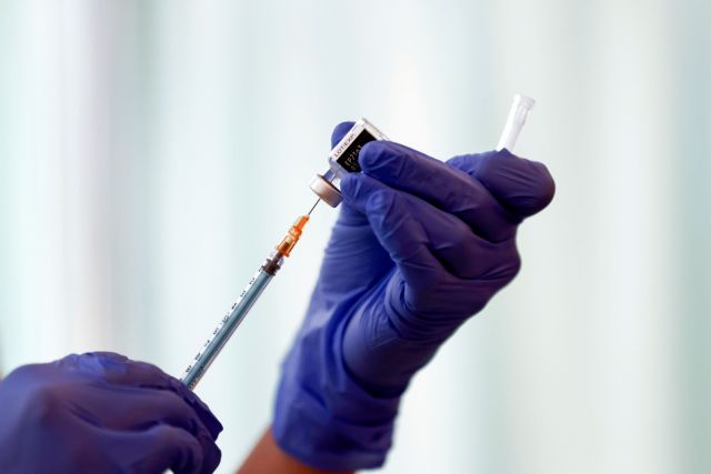 Πώς η AstraZeneca «εγκλώβισε» την ΕΕ με το εμβόλιο