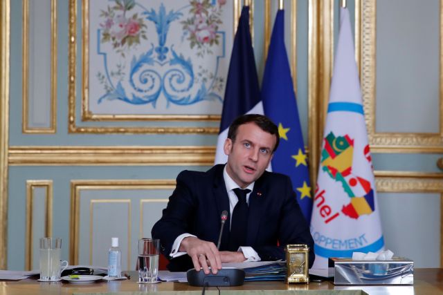 Η αποφυγή lockdown στη Γαλλία ενίσχυσε τη δημοτικότητα του Μακρόν