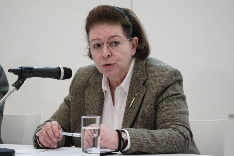 «Είναι καλή υπουργός η Μενδώνη» διαμηνύει το Μαξίμου δια στόματος Πελώνη