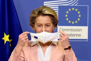 Δημόσια αυτοκριτική Φον ντερ Λάιεν για τα εμβόλια