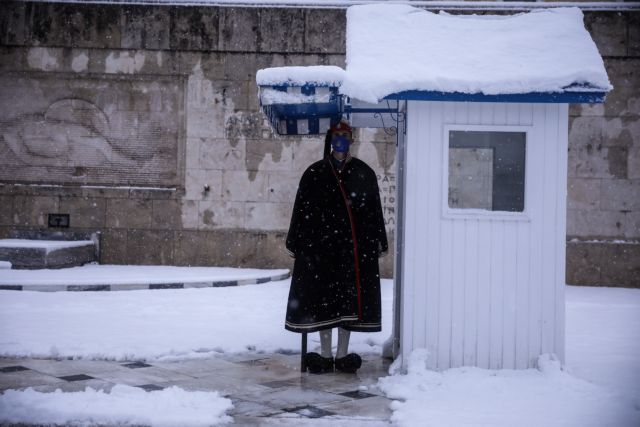 Λευκή «εισβολή» στην Αττική – Μοναδικές εικόνες και προβλήματα