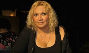 Σοκάρει η Καίτη Φίνου: «Προσπαθούσε να μου κατεβάσει το παντελόνι μέσα στο αυτοκίνητο»