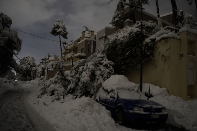 Χωρίς ρεύμα χιλιάδες νοικοκυριά – Πότε θα αποκατασταθεί η ηλεκτροδότηση – Νέα σύσκεψη στην Πολιτική Προστασία