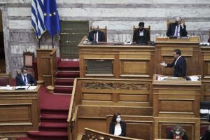 Σύγκρουση Μητσοτάκη και Τσίπρα για τη φύλαξη και τις κάμερες στα ΑΕΙ