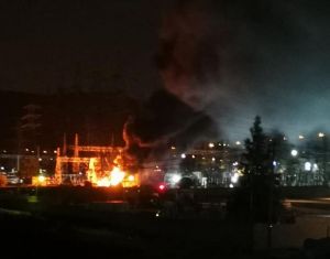 Blackout στην Αττική – Σε εξέλιξη η πυρκαγιά στον υποσταθμό